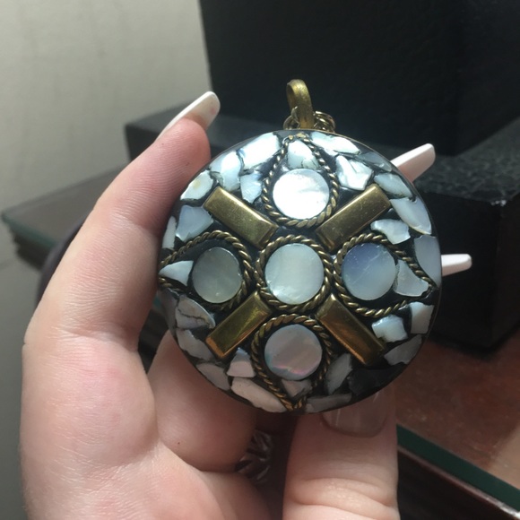 Charming Charlie Jewelry - Cut Glass Necklace